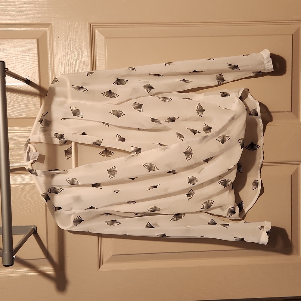 Women's white top